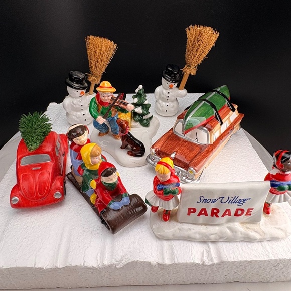 Department 56 Snow Village 7 piece Assortment - Picture 1 of 16